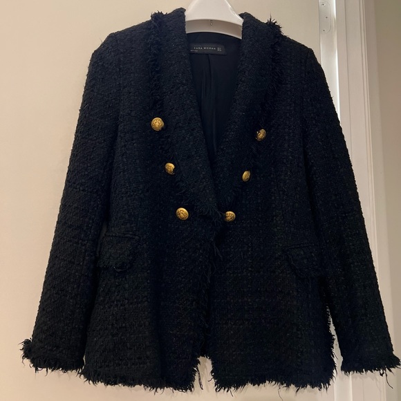 Zara black textured blazer. Size Medium but fits snug more like a size Small - Picture 3 of 4